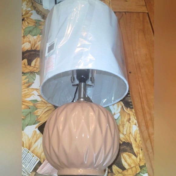 Lamp with Shade - Picture 2 of 3